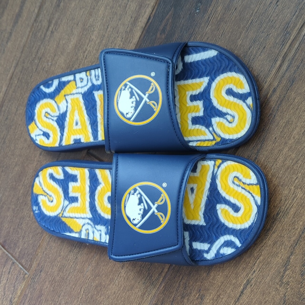 NWOT Buffalo Sabres Slide Sandals